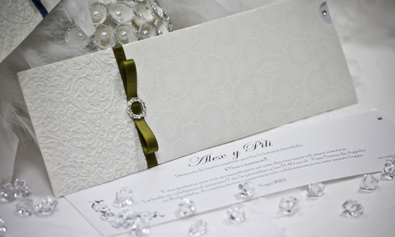 Invitación de boda en papel nenufares.