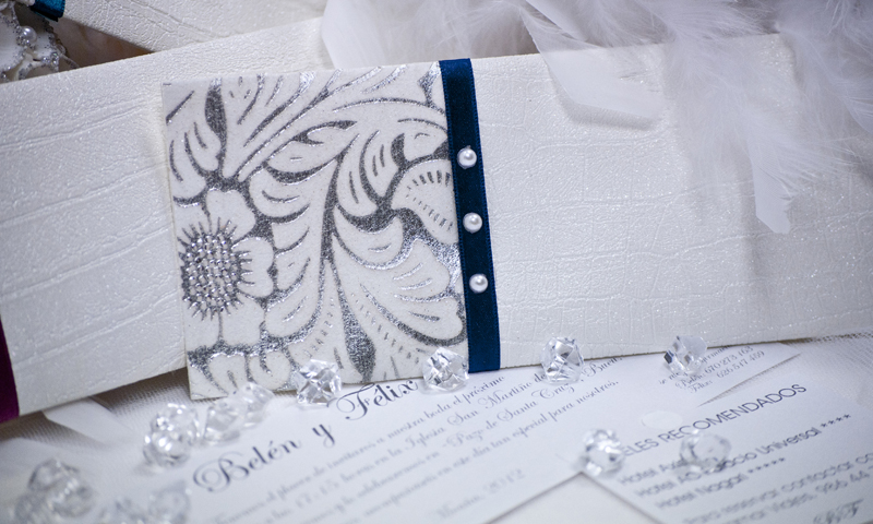 Invitación de boda en papel Piel de Cocodrilo.